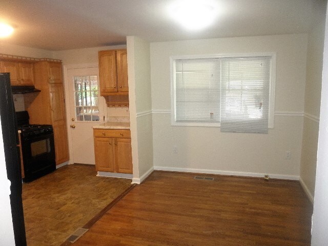 Building Photo - 740 Kingston Rd