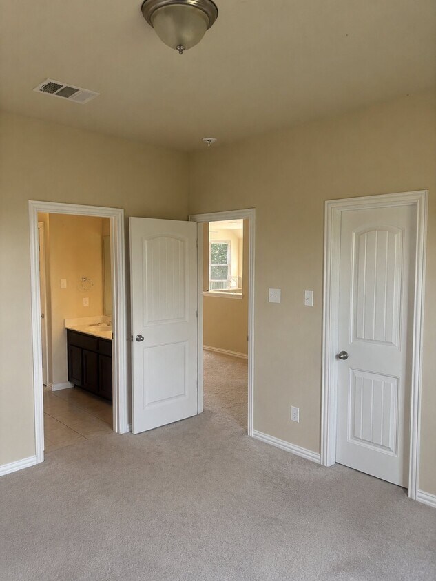 Building Photo - 908 Hartman Dr