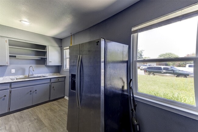 Building Photo - 1415 Phoenix Dr