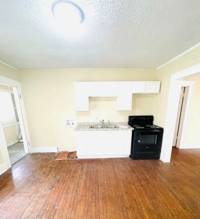 Building Photo - 2034 E 3rd St