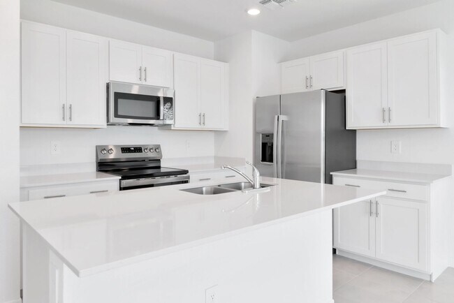 Foto del edificio - Brand-New 3BR/2.5BA Townhome in Lakewood Ranch — Internet, Trash, & Lawn Care Included