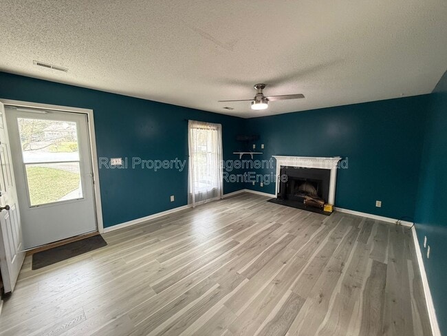 Building Photo - 1805 Lois Ct