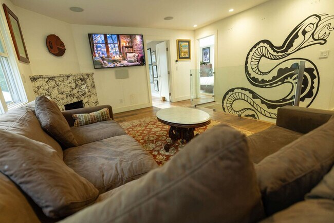 Foto del edificio - 30 Barranca Rd