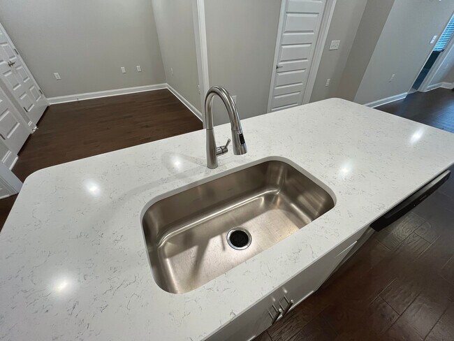 Foto del edificio - 4000 Shadow Green Dr