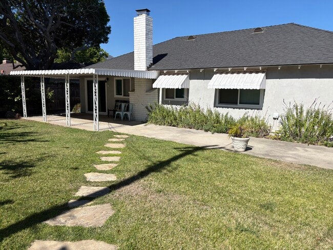 Building Photo - 359 Sylvan Dr