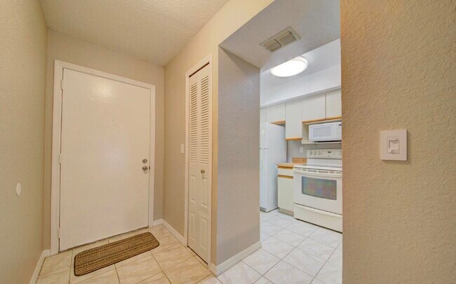 Building Photo - 2975 Sir Hamilton Cir