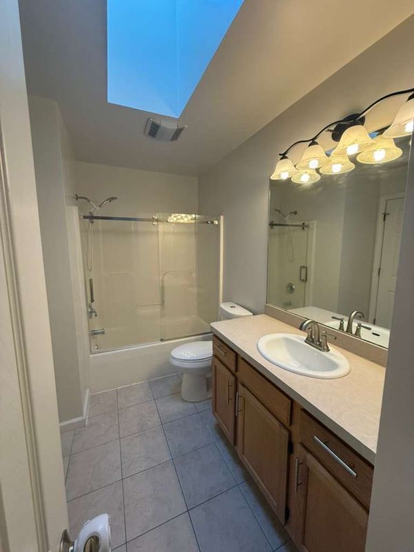 Foto del edificio - 845 Hart St