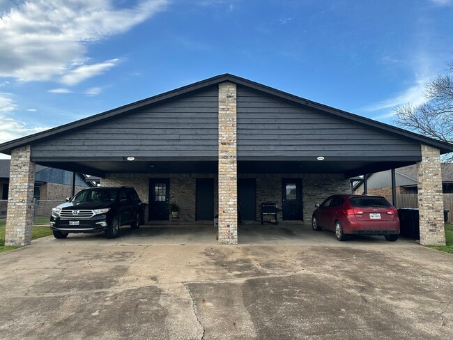Building Photo - 4006 Peperport Dr