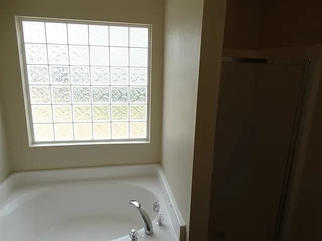 Building Photo - 10916 Thousand Oaks Dr