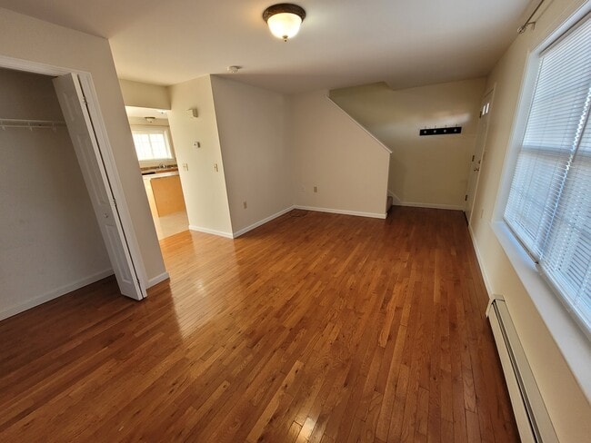 Building Photo - 10 Lupine Rd