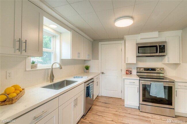 Building Photo - 2 br, 1.5 bath House - 9214 22nd Ave SW