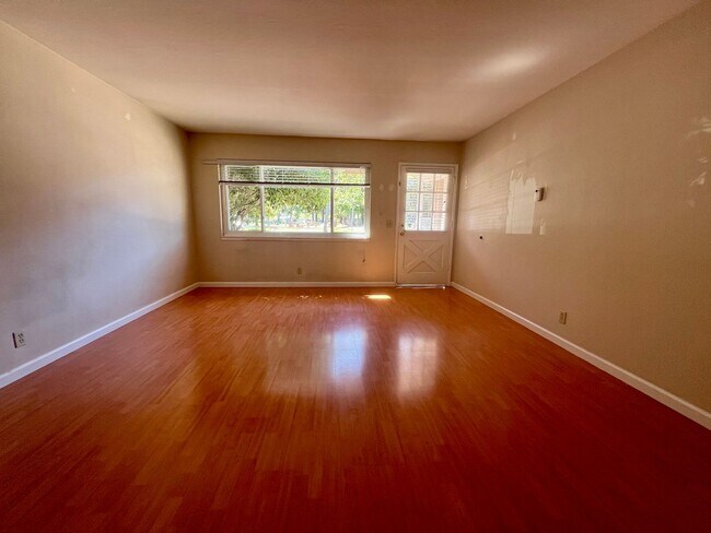 Building Photo - 1487-1489 Vallejo Dr
