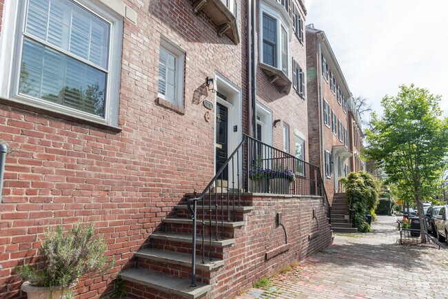 Foto del edificio - 2715 Dumbarton St NW