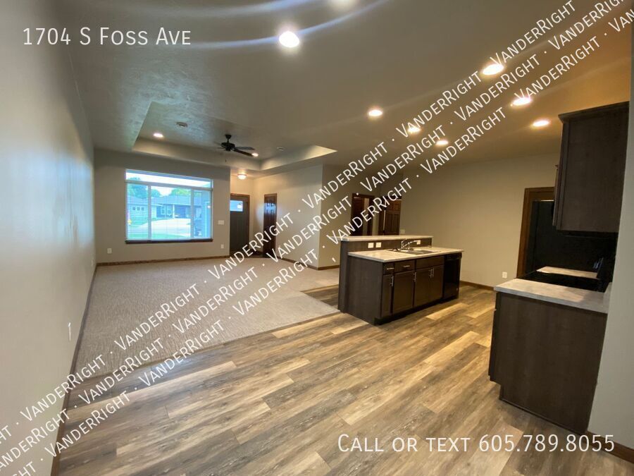 Foto principal - 1704 S Foss Ave