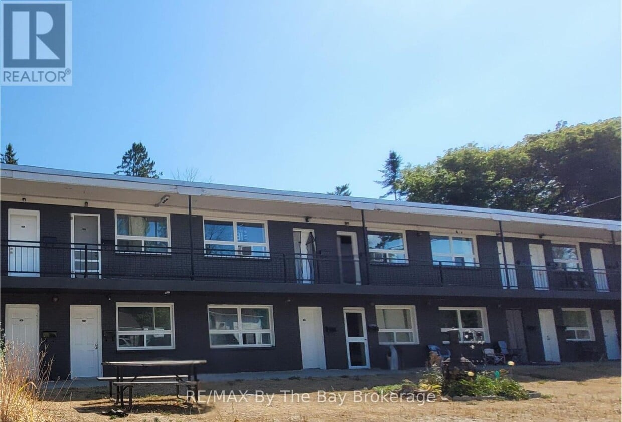 Primary Photo - 280-280 River Rd E