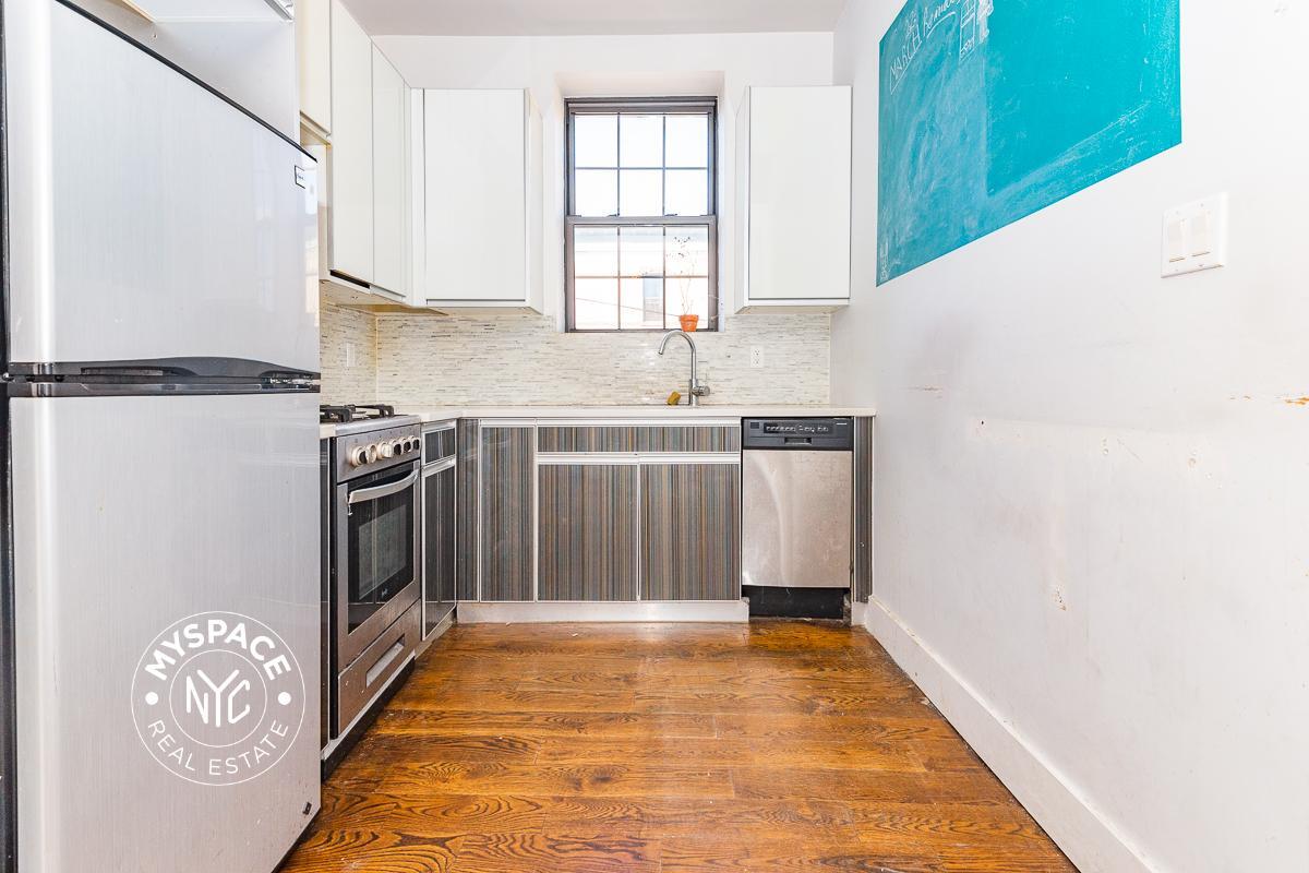 Primary Photo - 234 Moffat St