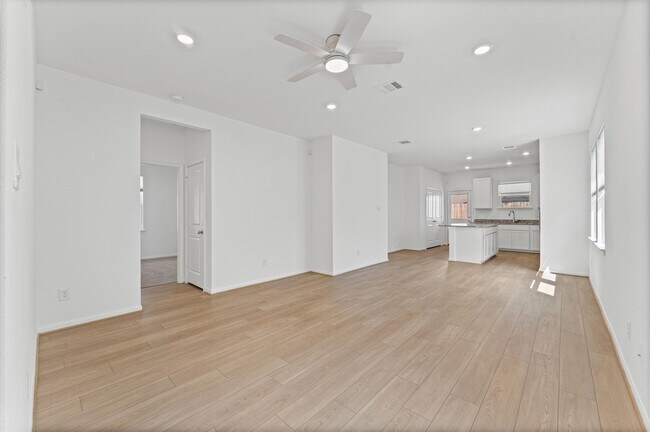 Foto del edificio - 8006 Magnolia Pr Ln
