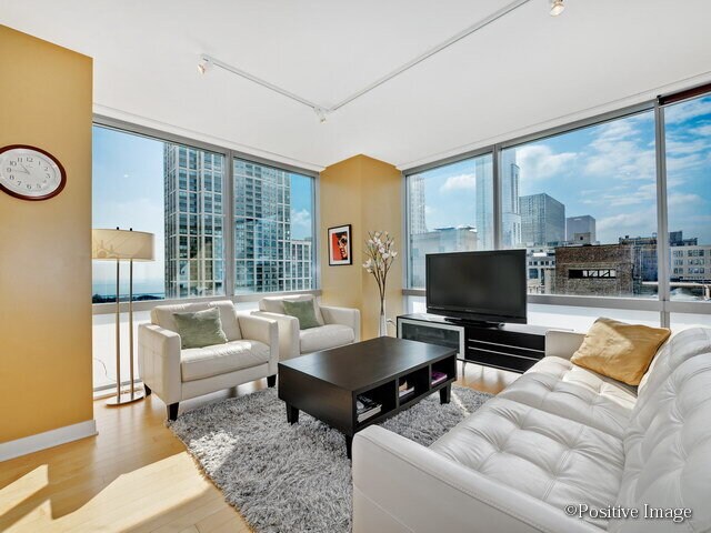 Building Photo - 8 E Randolph