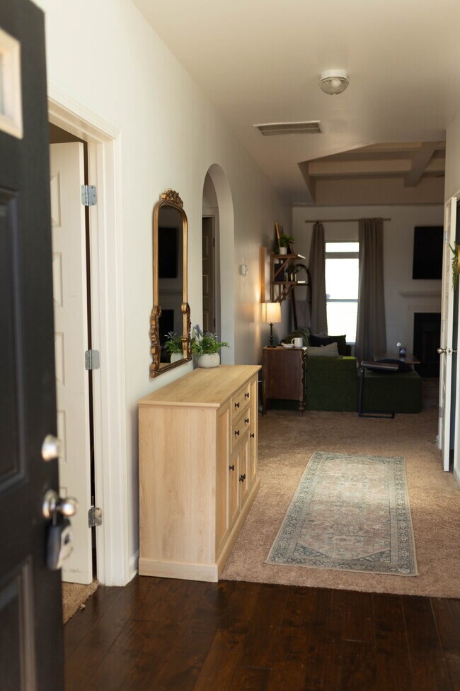 Building Photo - 523 Twin Vw Ct