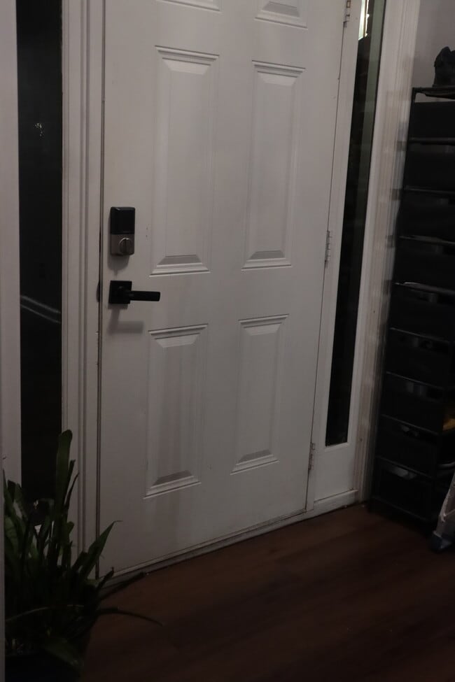 Foto del edificio - 8546 Glendevon Ct