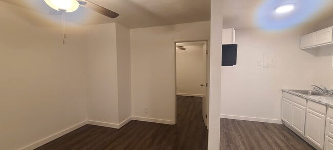 Foto del edificio - 1223 N Dysart Rd