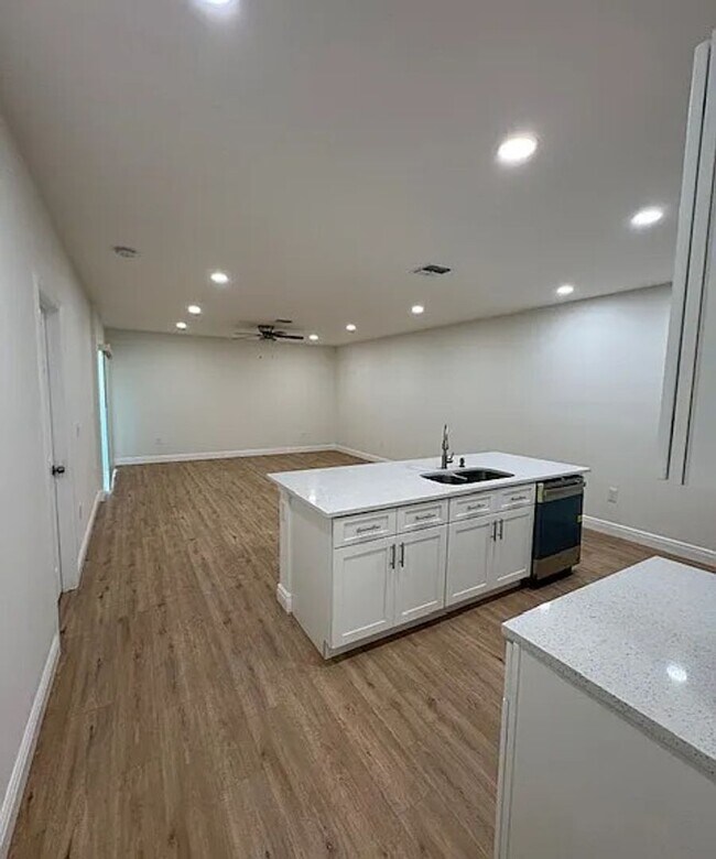 Foto del edificio - 1009 Colyer St