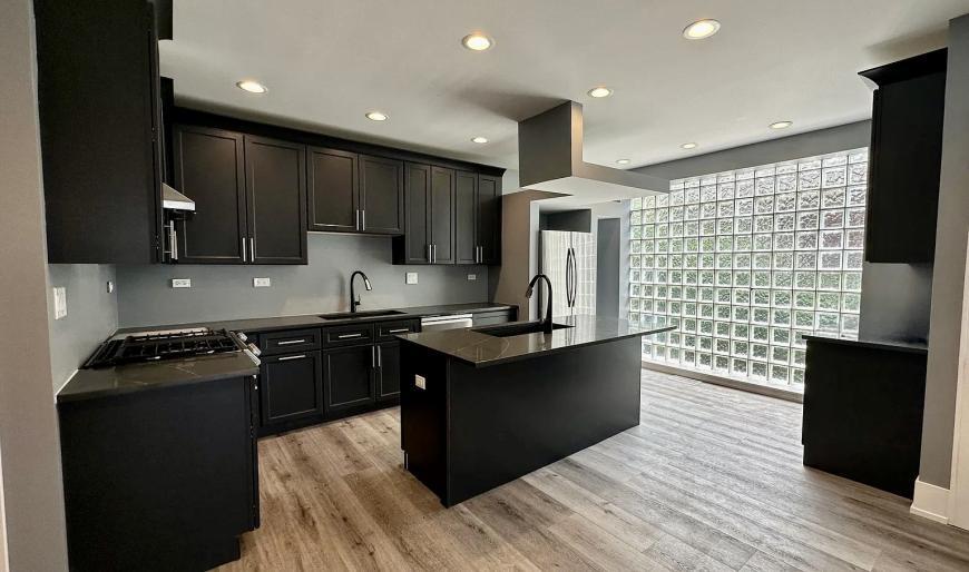 Foto principal - 2 bedroom in Chicago IL 60610