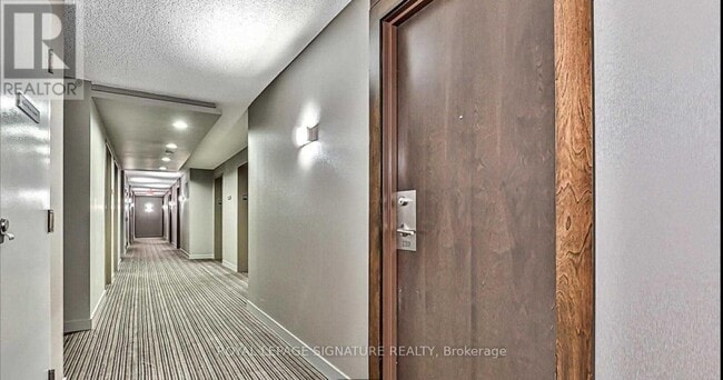 Building Photo - 125 Village Green Square