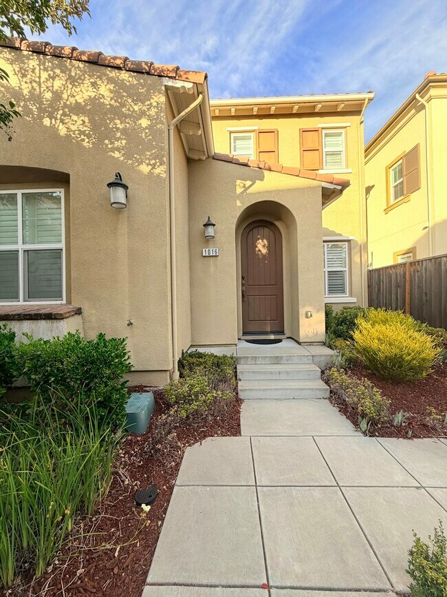 Foto del edificio - 1016 Applewood Dr