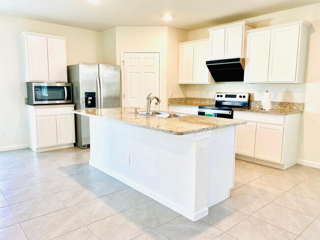 Building Photo - 9732 Starboard Dr