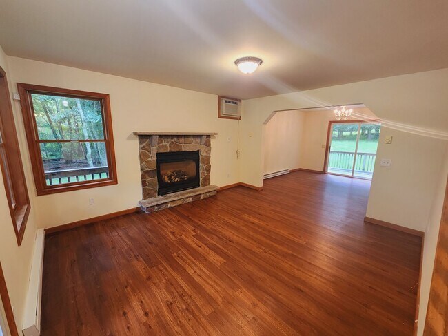 Foto del edificio - Wonderful 3 bedroom 2.5 bath home w/garage