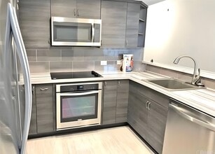 Building Photo - 425 W Beech St