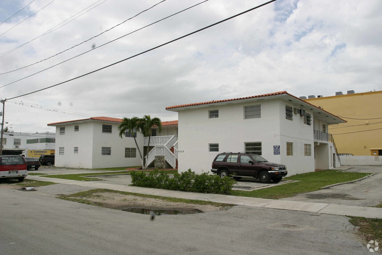 Building Photo - 3337 SW 9th St
