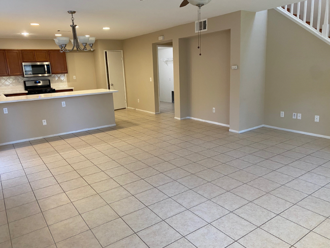 Building Photo - 38270 Lone Tree Ct