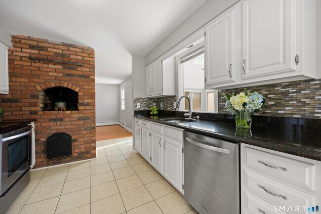 Foto del edificio - 25 Shelter Rock Rd