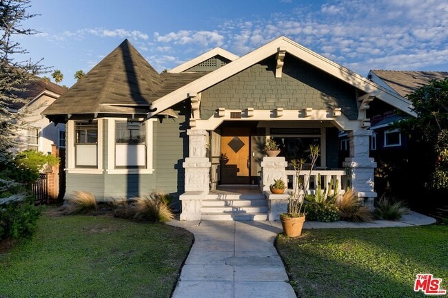 Building Photo - 3438 4th Ave