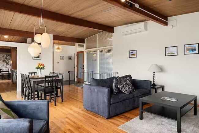 Foto del edificio - Sheridan Heights - Lake Forest Park House
