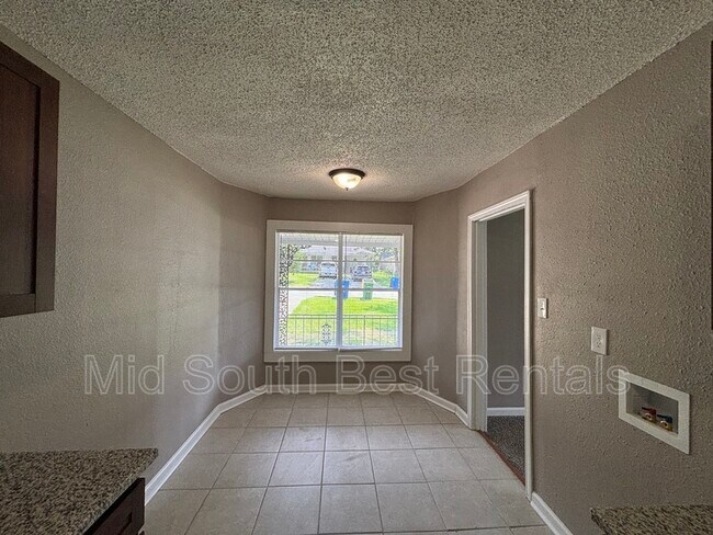 Building Photo - 4309 N Cypress St