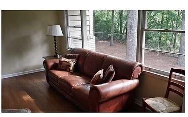 Foto del edificio - 1493 Chateau Dr