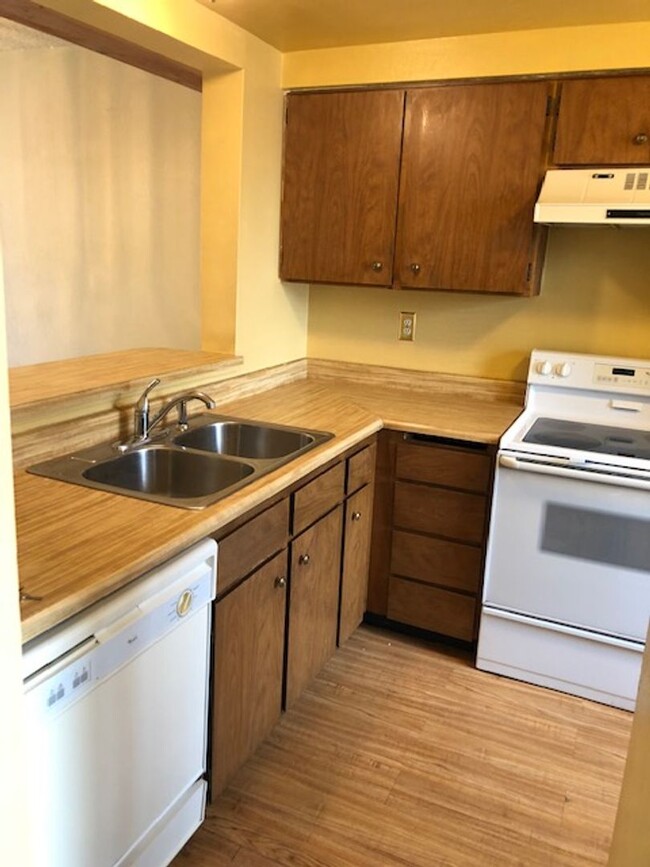 Foto del edificio - Town home for rent in Aurora CO 80013