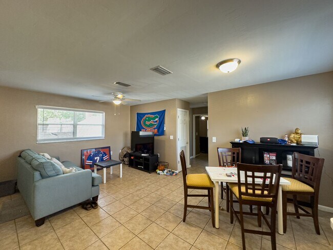 Photo - 1014 SW 1st Ave Apartment