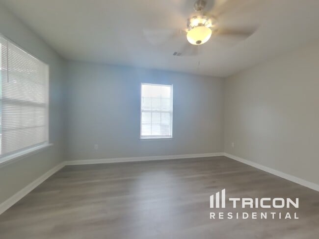 Building Photo - 5665 Chrys St