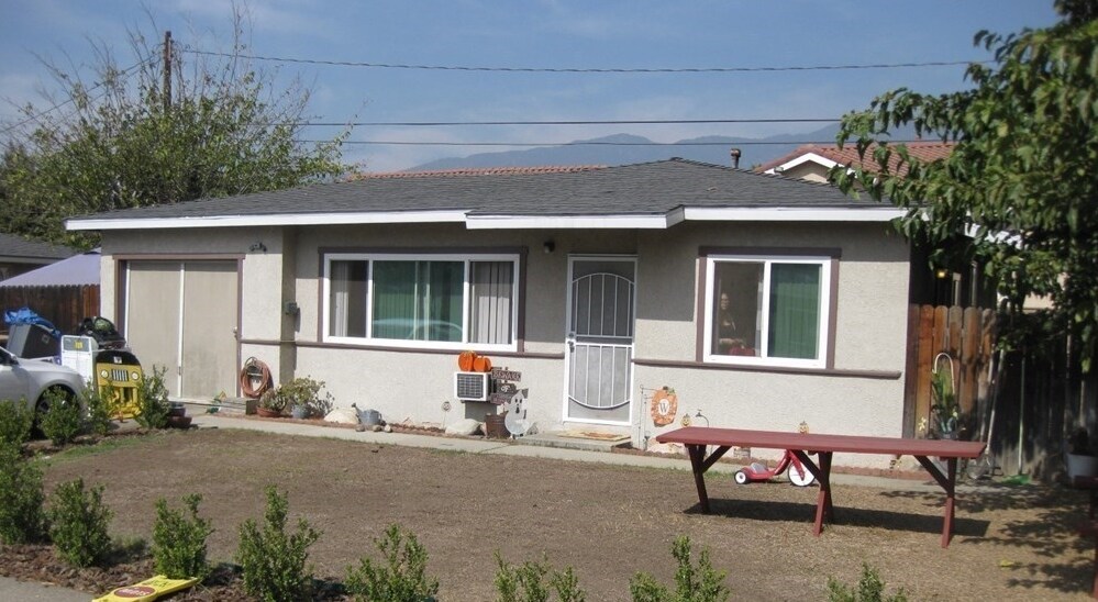 Building Photo - 1401 Santo Domingo Ave