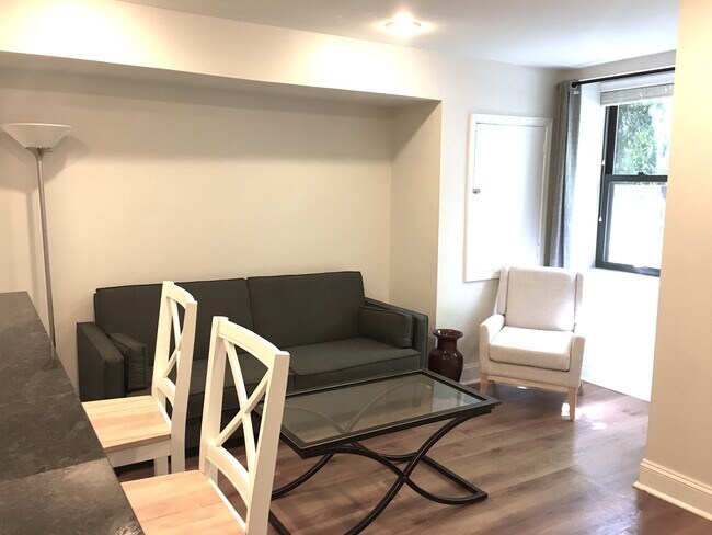 Sala de estar - 1721 Euclid St NW