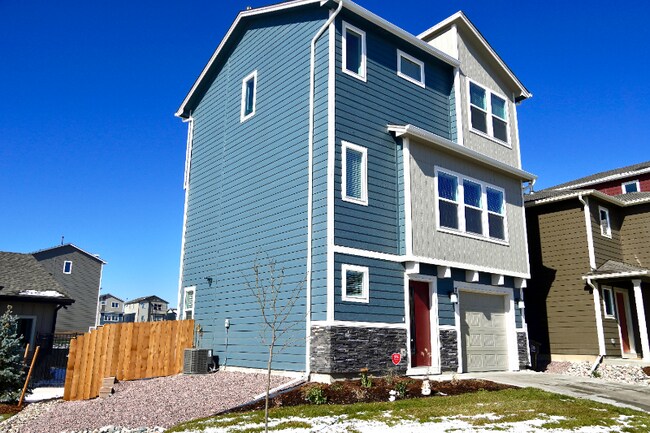 Foto del edificio - 706 Grissom Dr.