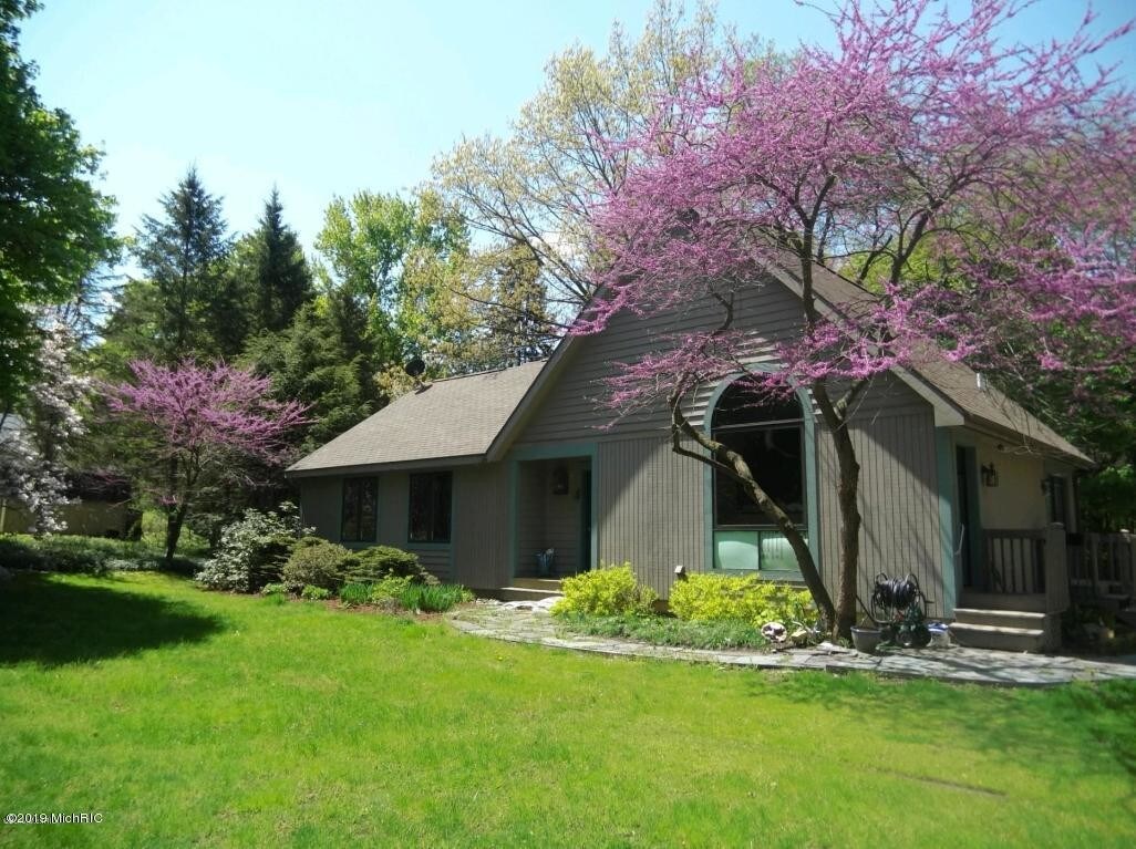 9055 W Gull Lake Dr, Richland, MI 49083 House Rental in Richland, MI