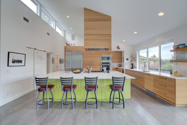 Building Photo - 4Bd/3.5Ba Kirkland House