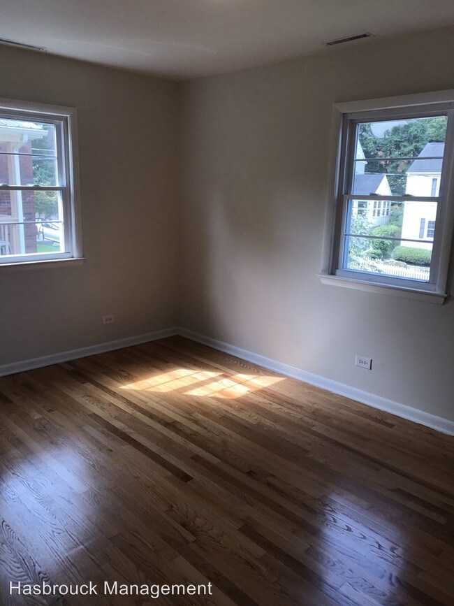 Building Photo - 707 Nelson Dr