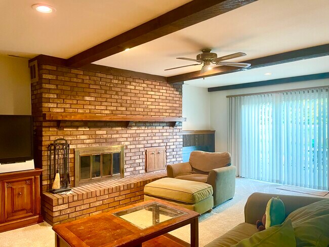 Building Photo - 34805 Glacier Dr