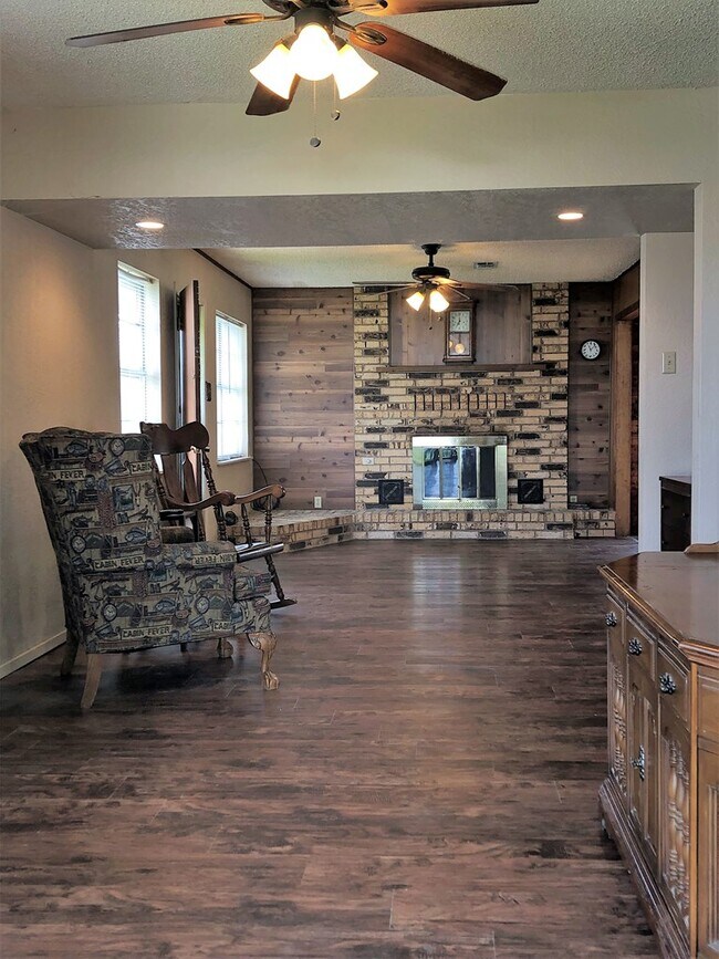 Building Photo - 2206 Joy Rd